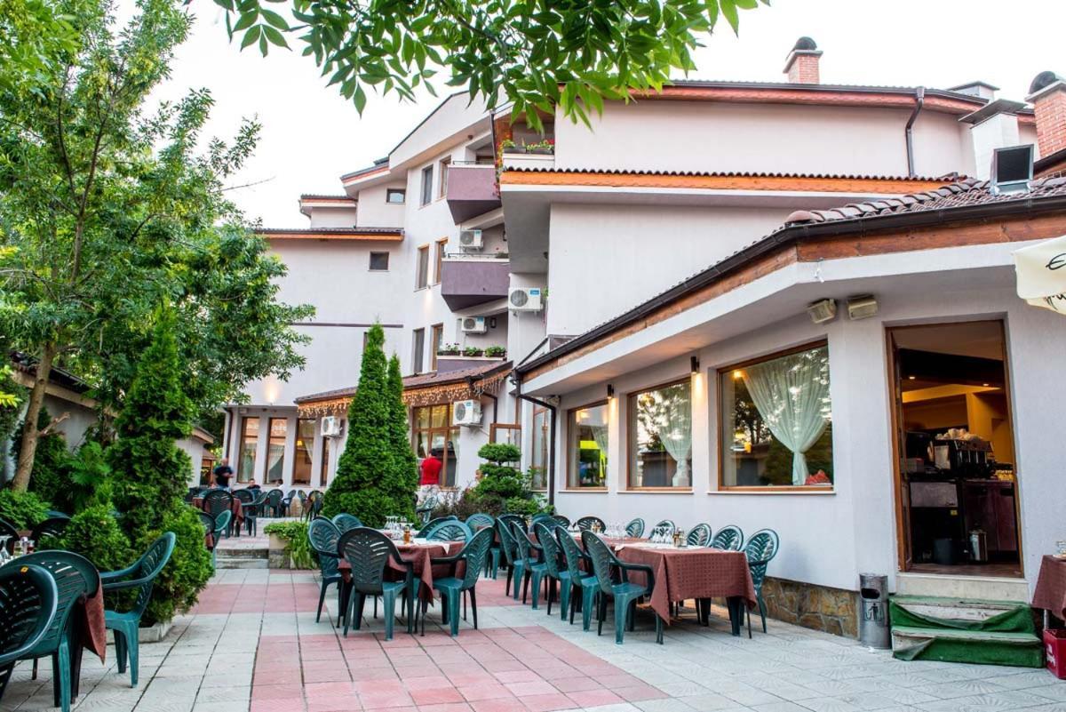 Семеен Хотел Аризона Pavel Banya Exterior photo